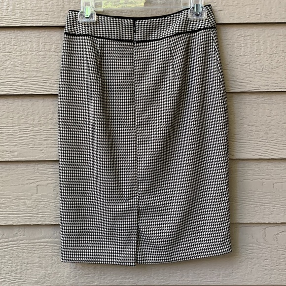 Banana Republic Wool Houndstooth Pencil Skirt - Picture 4 of 5